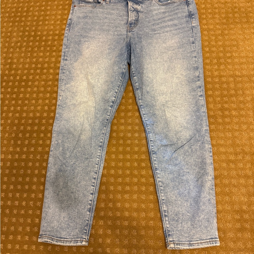 Old Navy Women’s Faded Blue Straight Jeans